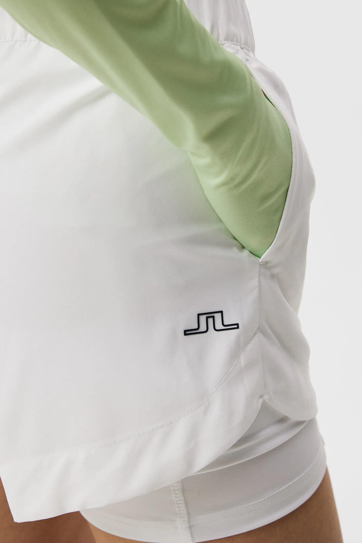 Mila Shorts / White